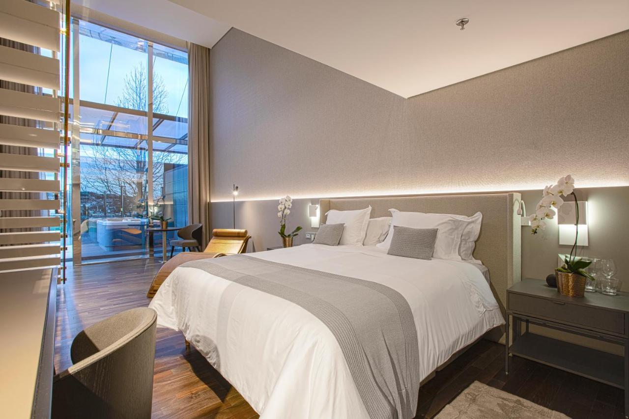 Suryaa Hotel Pinhais, Curio Collection By Hilton Exterior photo