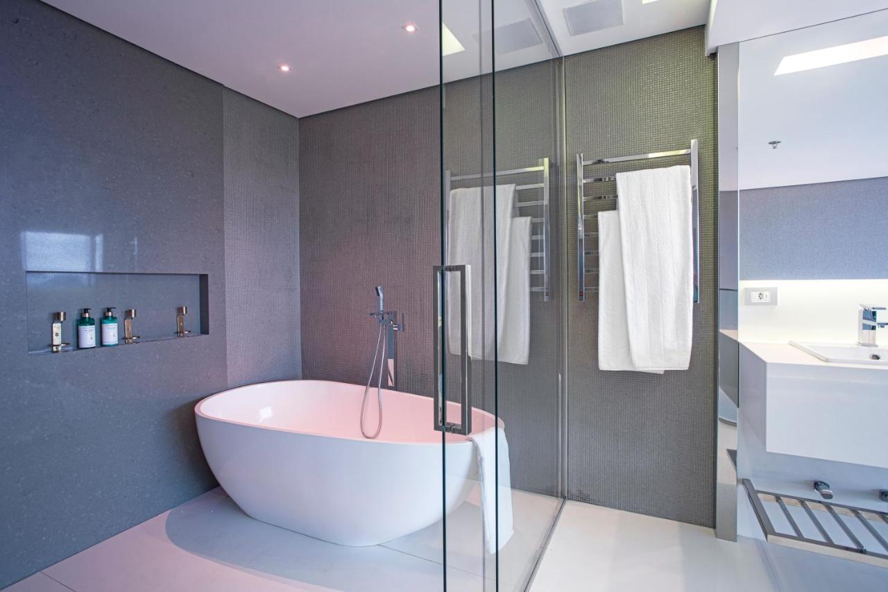 Suryaa Hotel Pinhais, Curio Collection By Hilton Exterior photo