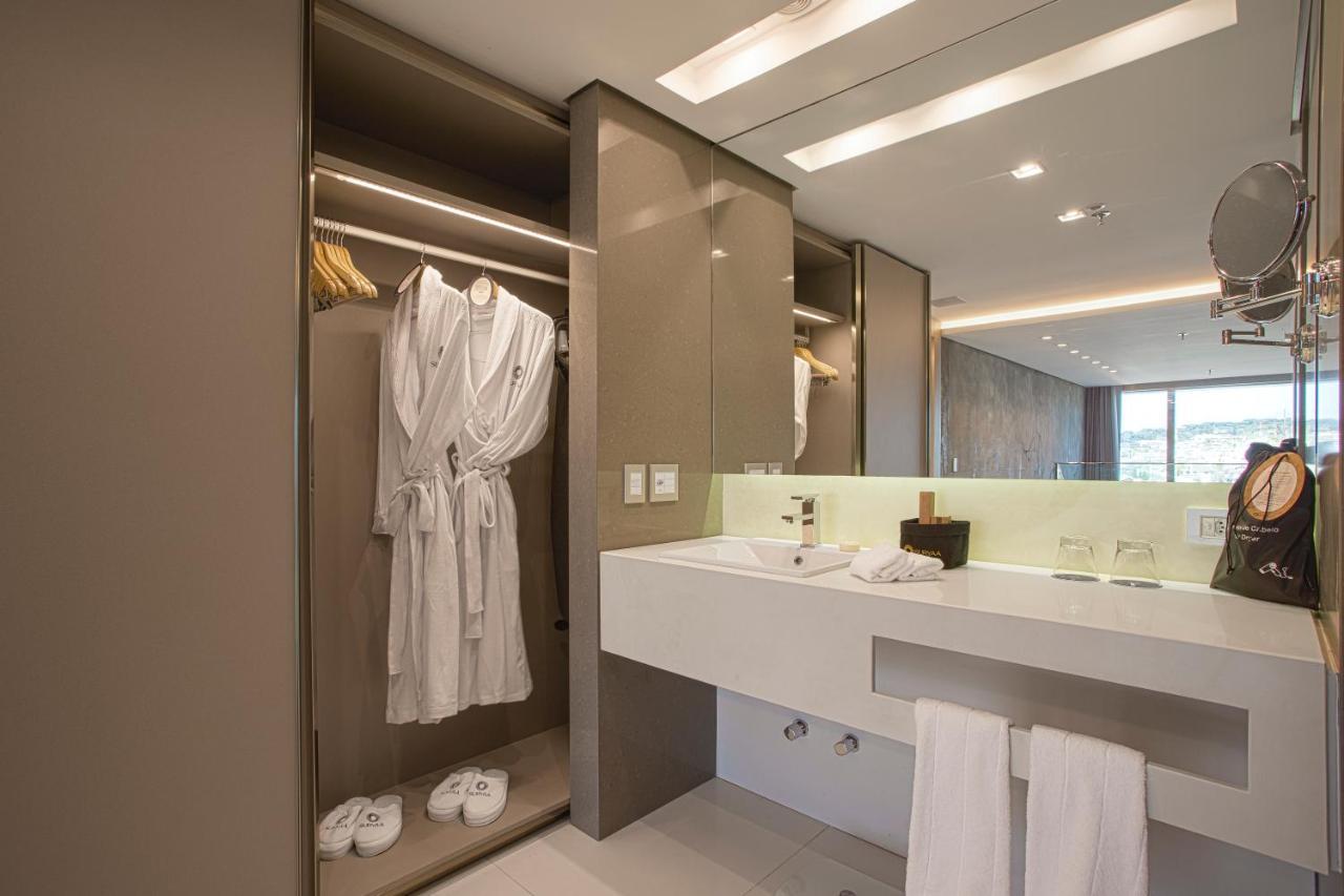 Suryaa Hotel Pinhais, Curio Collection By Hilton Exterior photo