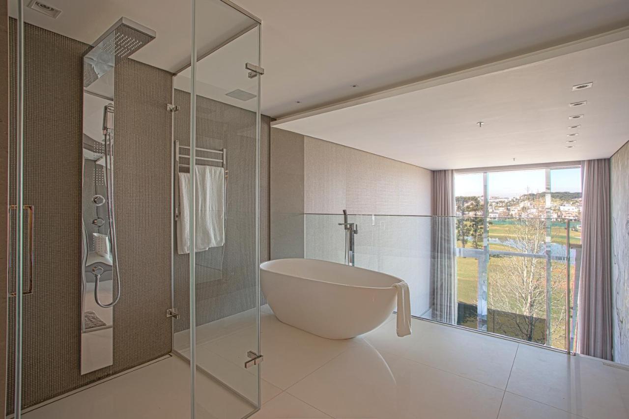 Suryaa Hotel Pinhais, Curio Collection By Hilton Exterior photo