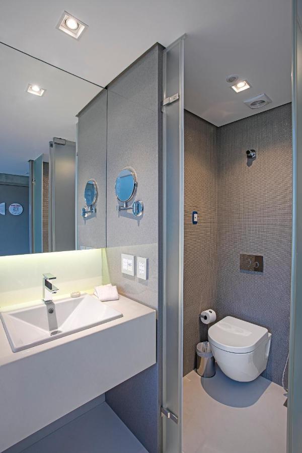 Suryaa Hotel Pinhais, Curio Collection By Hilton Exterior photo