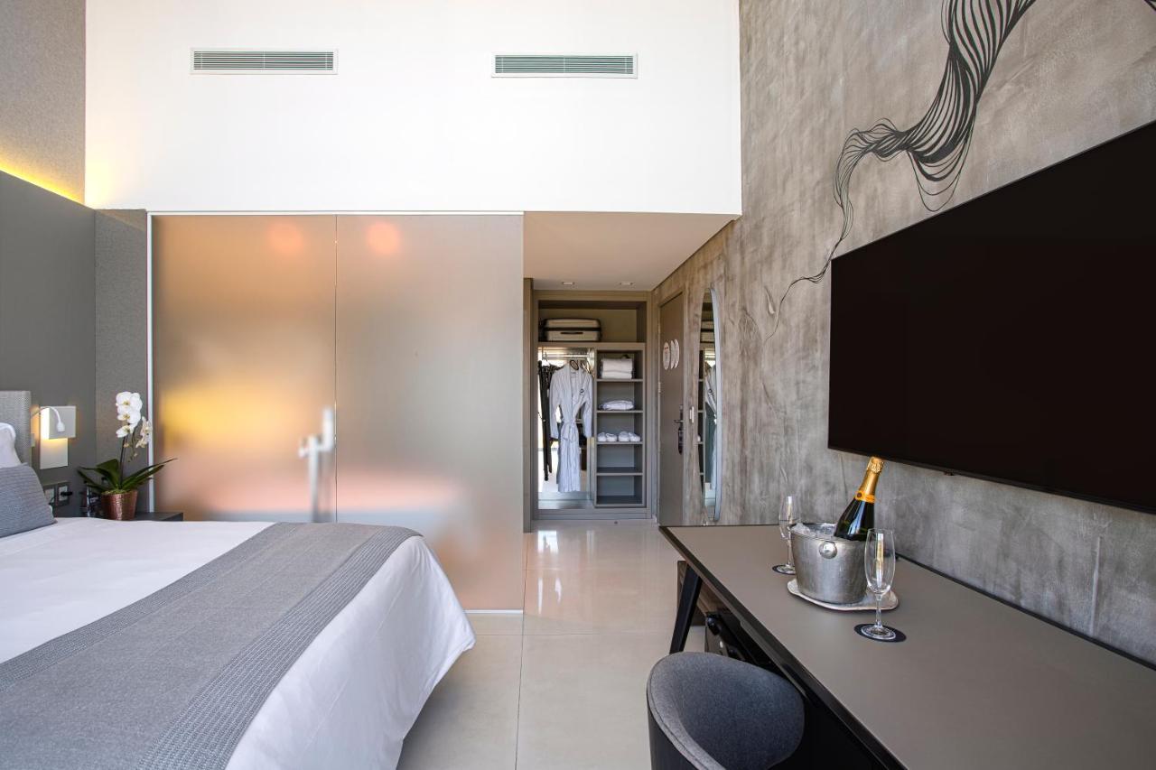 Suryaa Hotel Pinhais, Curio Collection By Hilton Exterior photo