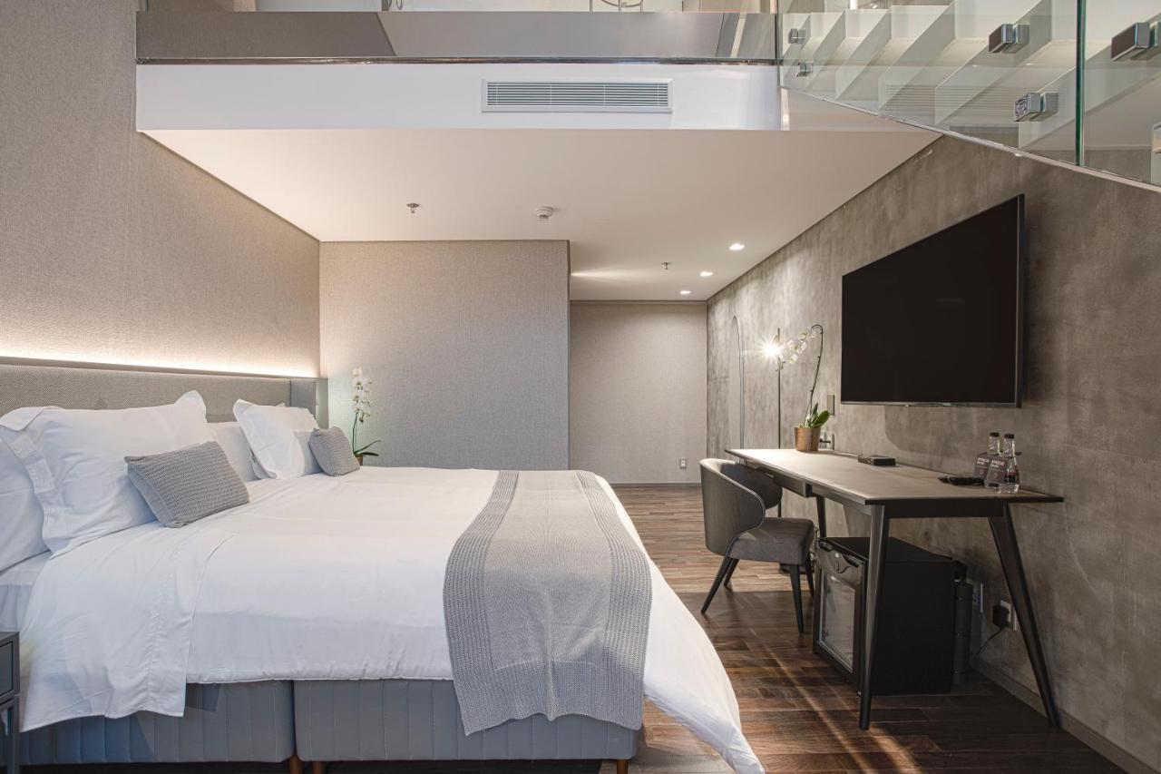 Suryaa Hotel Pinhais, Curio Collection By Hilton Exterior photo