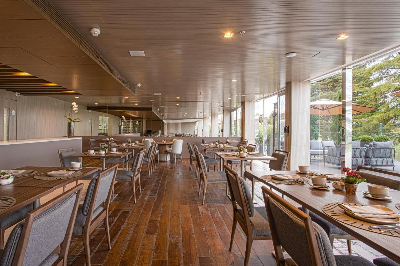 Suryaa Hotel Pinhais, Curio Collection By Hilton Exterior photo