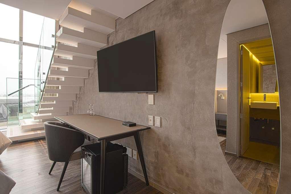 Suryaa Hotel Pinhais, Curio Collection By Hilton Room photo