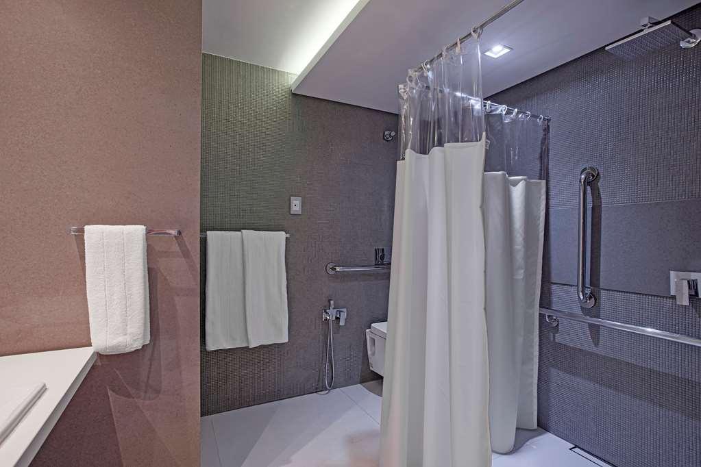 Suryaa Hotel Pinhais, Curio Collection By Hilton Exterior photo
